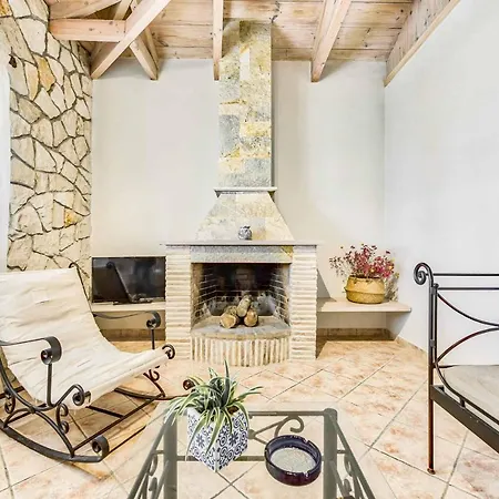 Villa Marathias *