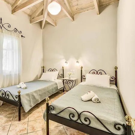 Villa Marathias *
