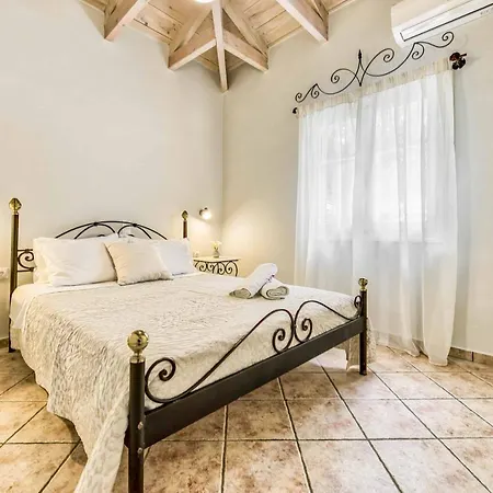 Villa Marathias Villa *