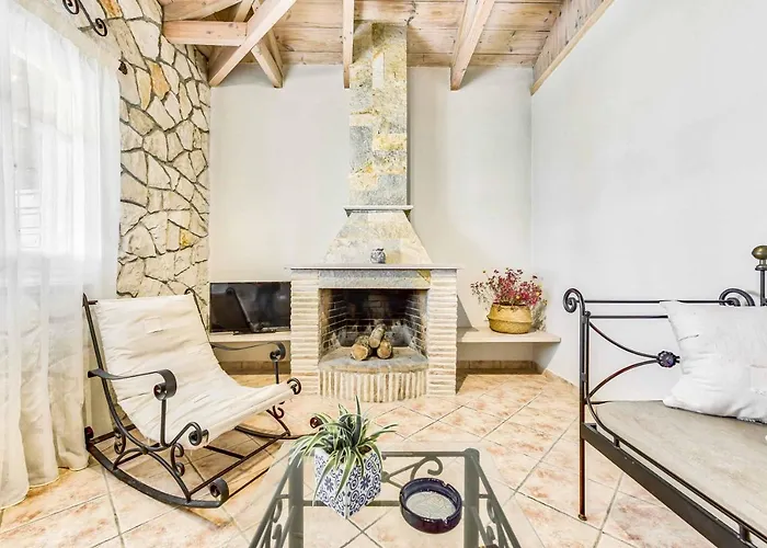 Villa Marathias *